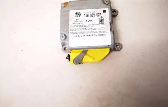 Volkswagen PASSAT B5 Airbag control unit/module 1j0909607 5wk4199