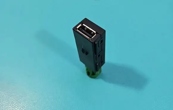 Skoda Octavia Mk3 (5E) USB socket connector 5Q0035726E IMPRK1567587