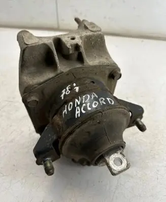 Honda Accord Engine mount bracket