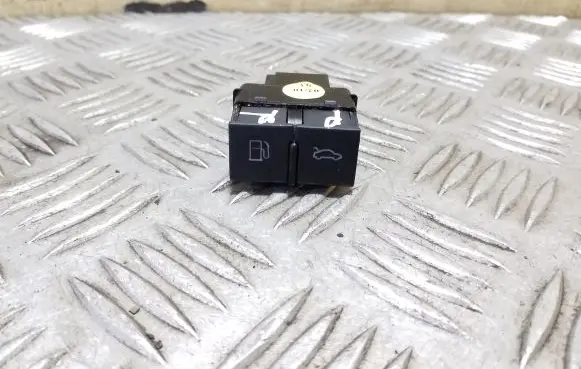 Audi TT TTS Mk2 Fuel tank opening switch 8P0959833A