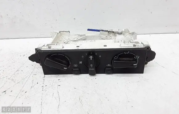 Mitsubishi Carisma Climate control unit MR500529