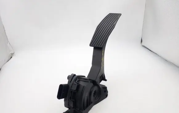 Chevrolet Cruze II Accelerator throttle pedal 13466235 6PV01155407
