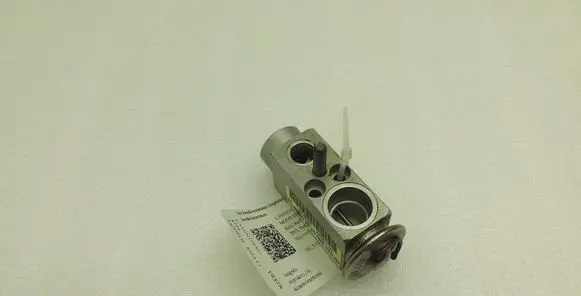 Mercedes-Benz E C207 W207 Air conditioning (A/C) expansion valve 2308300184