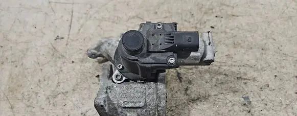 Volkswagen Golf V EGR valve 03G129637A