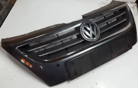 Volkswagen PASSAT CC Front grill 