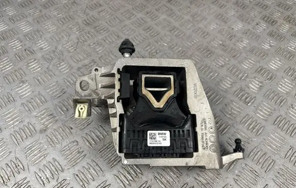 Engine mount bracket