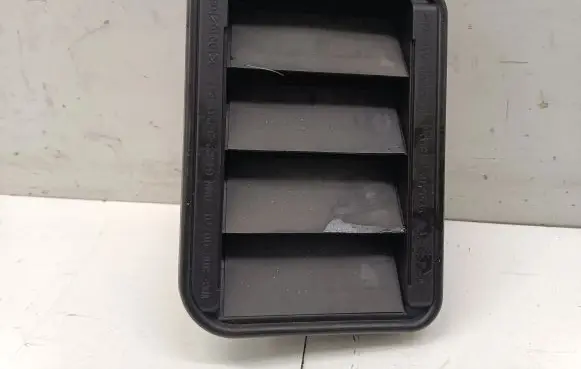 BMW 1 F40 Quarter panel pressure vent 9315933