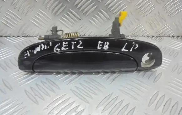 Hyundai Getz Front door exterior handle/bracket 