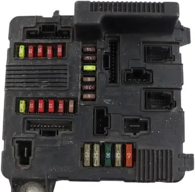 Renault Scenic II - Grand scenic II Fuse module S118399200F 8200306032C