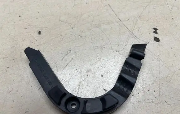 Chevrolet Cruze Intercooler pipe mounting bracket 52423803