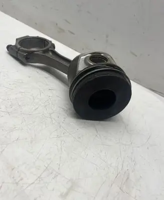 Volkswagen PASSAT B6 Piston with connecting rod 