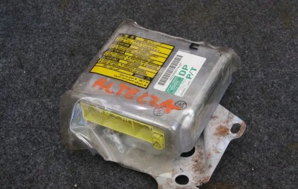 Lexus IS 200-300 Airbag control unit/module