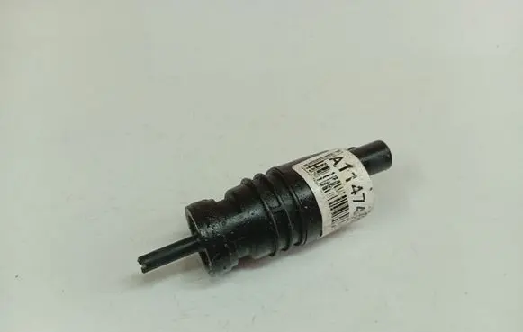 Volkswagen PASSAT B7 Windscreen/windshield washer pump 1K5955651