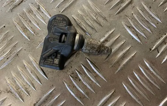 BMW 3 F30 F35 F31 Tire pressure sensor 679887204