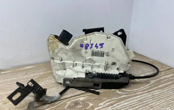 Volkswagen Transporter - Caravelle T6 Front door lock 7L1837016B