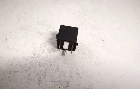 Mercedes-Benz A W169 Other relay a0025421319 v23134-b52-x336