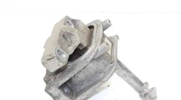 Volkswagen PASSAT B8 Engine mount bracket 3Q0199262J