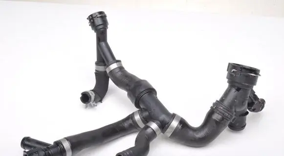 Volvo XC40 Engine coolant pipe/hose 