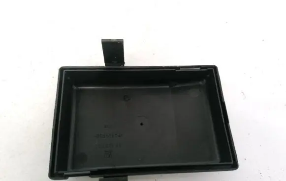 Opel Astra G Fuse box cover 09132702