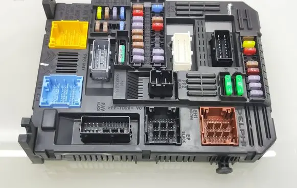Peugeot Expert Fuse module 9819855180 3211601319 28532151