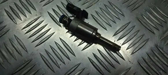 Volkswagen Jetta VI Fuel injectors set 0261500152