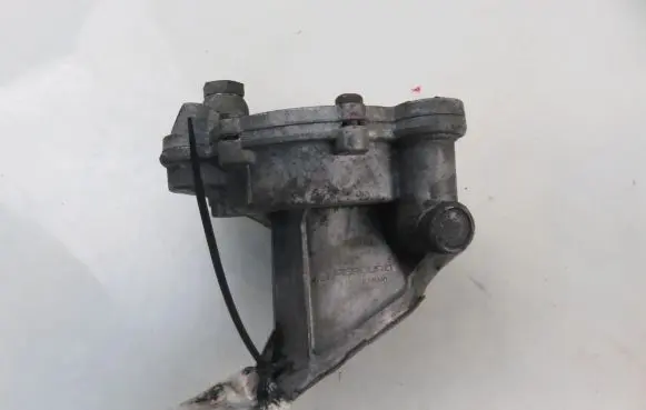 Volkswagen Transporter - Caravelle T4 Vacuum pump 075145100