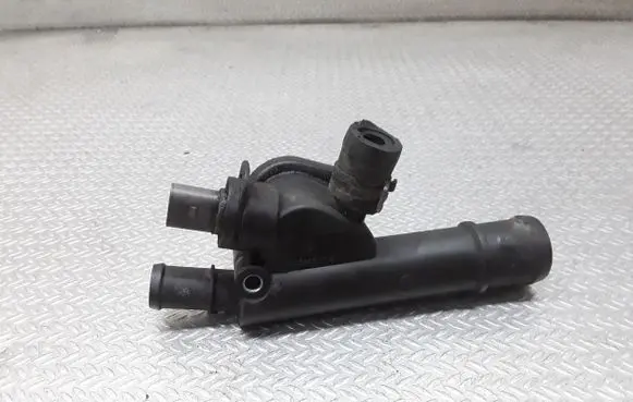 Volkswagen Touran I Engine coolant pipe/hose
