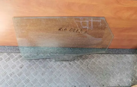 KIA Ceed Sliding door window/glass 1212121212