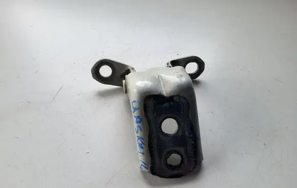 Nissan Qashqai Front door upper hinge