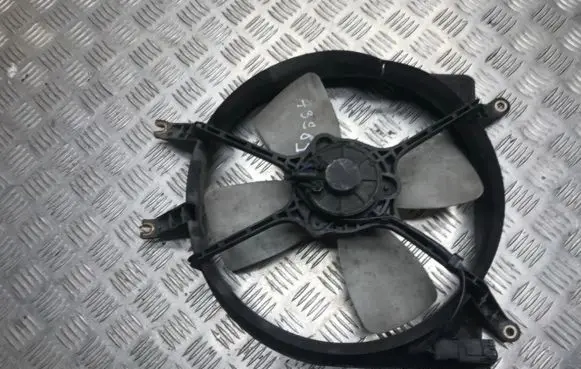 Radiator cooling fan shroud
