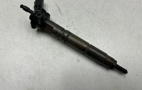 Mercedes-Benz E W211 Fuel injector 0445115027
