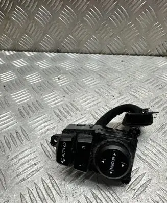 Hyundai Tucson TL Wing mirror switch 93573D3100 P9L0850 201500211