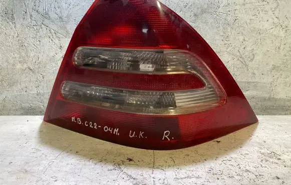 Mercedes-Benz C W203 Rear/tail lights 2038200204