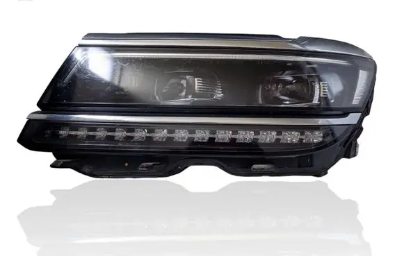 Volkswagen Tiguan Headlight/headlamp 5NB941081A 030110123500 E15A6359