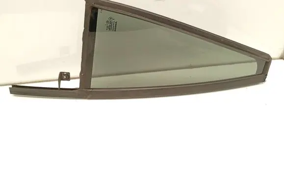 Volvo XC90 Rear vent window glass 30674359 43R001605