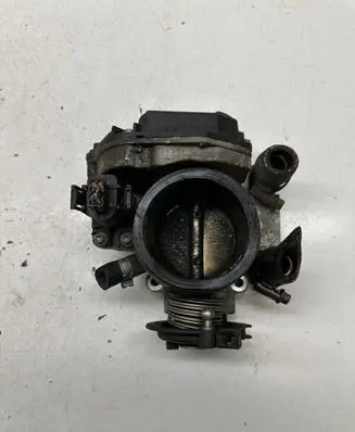 Audi A4 S4 B5 8D Throttle valve 058133063