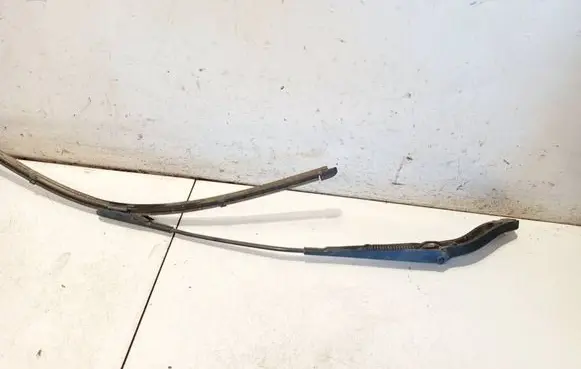 Front wiper blade arm