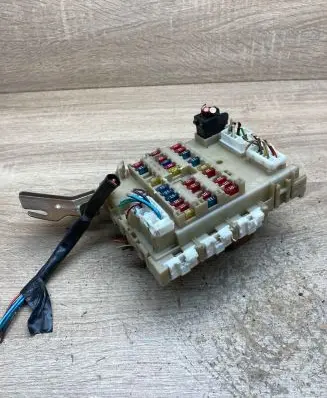 Nissan Almera Tino Fuse module PPT30M10