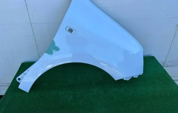 Renault Twingo III Fender 631002849R