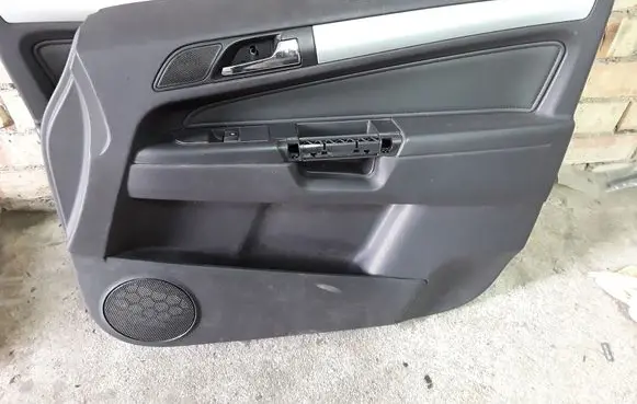 Opel Zafira B Front door card panel trim 13266536