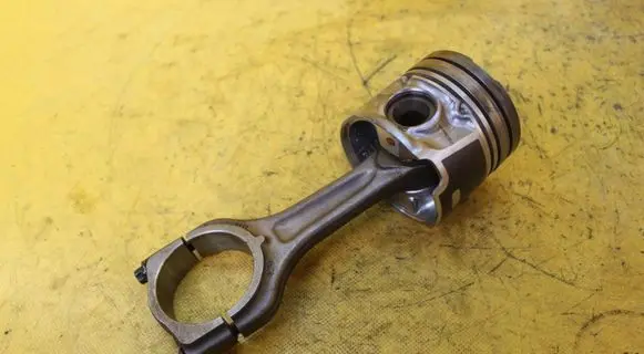 Peugeot 307 Piston with connecting rod