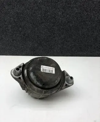 Mercedes-Benz E W212 Engine mount bracket A2122406317
