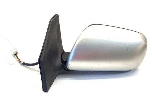 Toyota Avensis T250 Front door electric wing mirror 