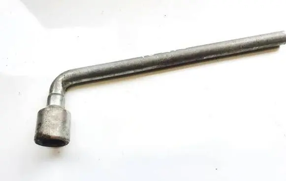 Chevrolet Matiz Wheel nut wrench 