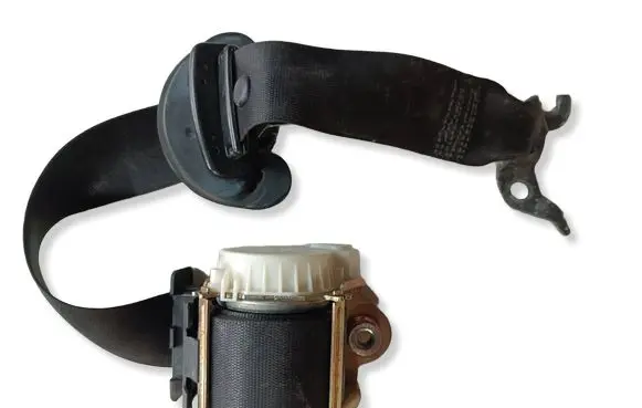 BMW 1 E81 E87 Front seatbelt 33035173