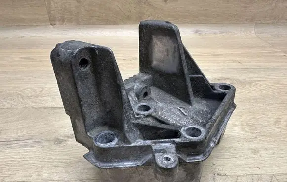 Renault Master II Engine mounting bracket 8200509375