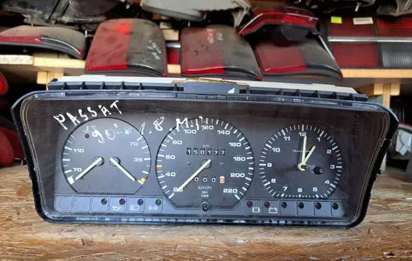 Volkswagen PASSAT B3 Speedometer (instrument cluster) 357919033AJ