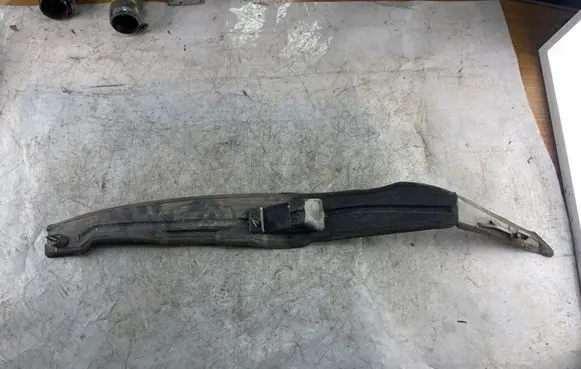 Citroen DS5 Front splash guards bracket 9687999080