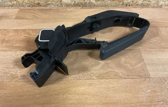 Mercedes-Benz C W203 Accelerator throttle pedal A2113010001 A2112010804