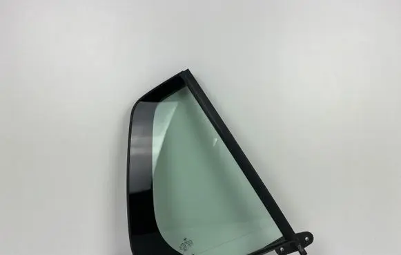 Volkswagen Golf V Rear side window DOT27